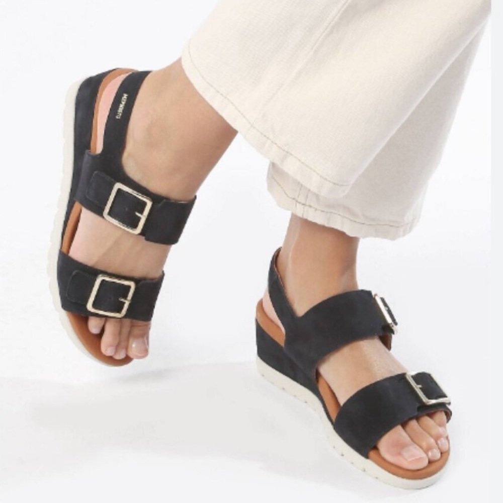 MEPHISTO Ysabel Women's Sandal
Size US 9 gently used 
$310.
NAVY